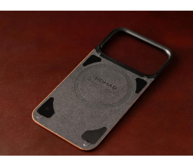 Nomad Magnetic Leather Back iPhone 18 Pro Max / 17 Pro Max MagSafe - 1586547 - zdjęcie 8